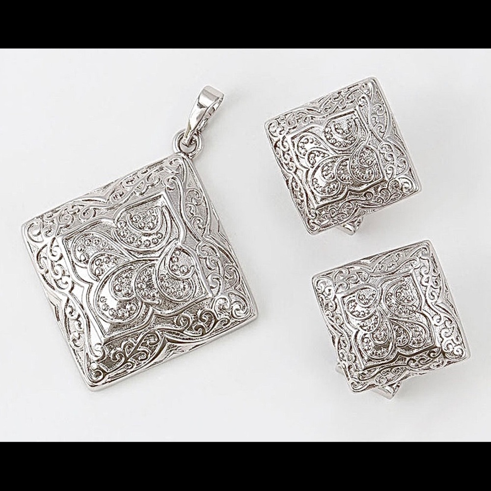 Elegant 3-piece White Gold Set, earrings,pendant